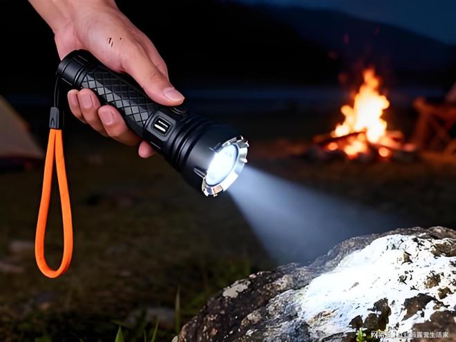 指南：从狼狈到从容的实战手册开元ky棋牌新手露营装备避坑(图2)